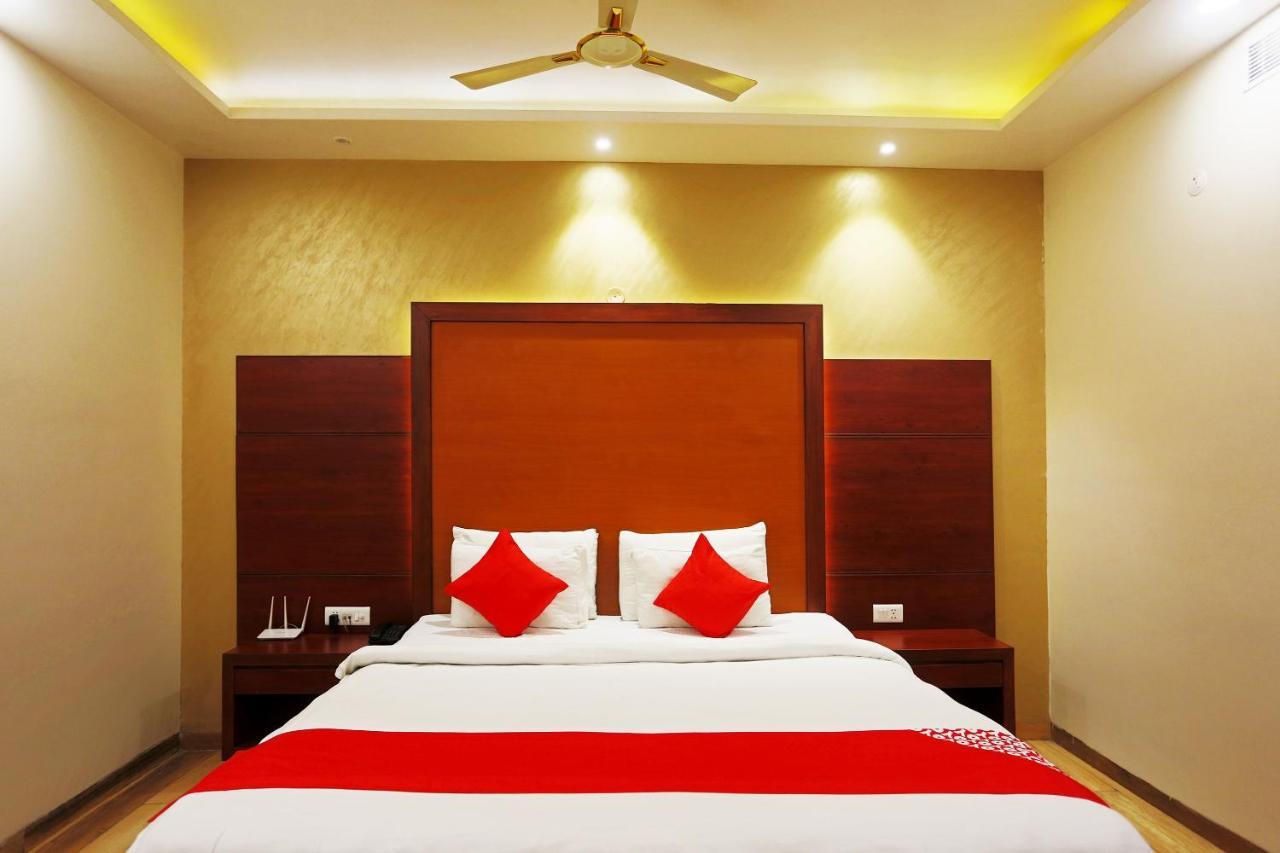 Hotel Capital O Green Palms Near Jhilmil Metro Station Nueva Delhi Exterior foto