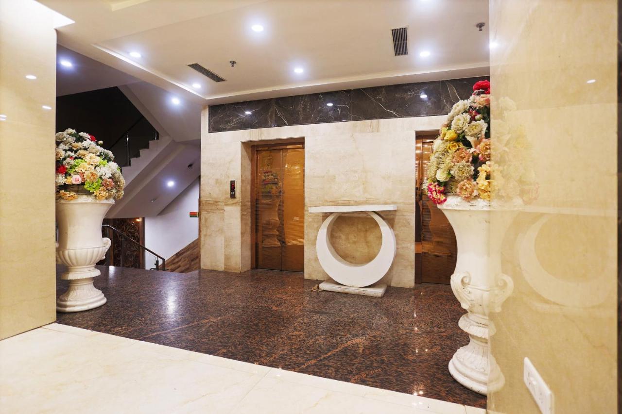 Hotel Capital O Green Palms Near Jhilmil Metro Station Nueva Delhi Exterior foto
