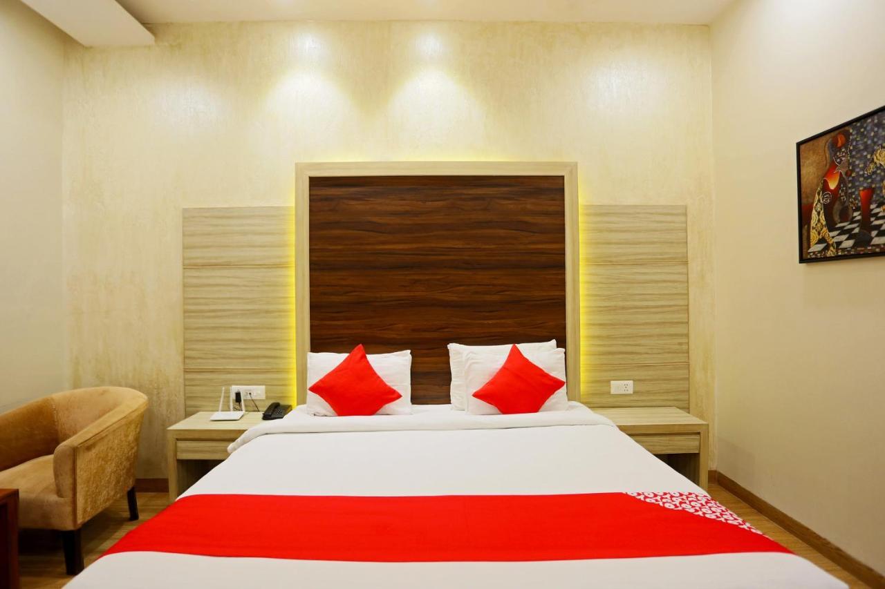 Hotel Capital O Green Palms Near Jhilmil Metro Station Nueva Delhi Exterior foto